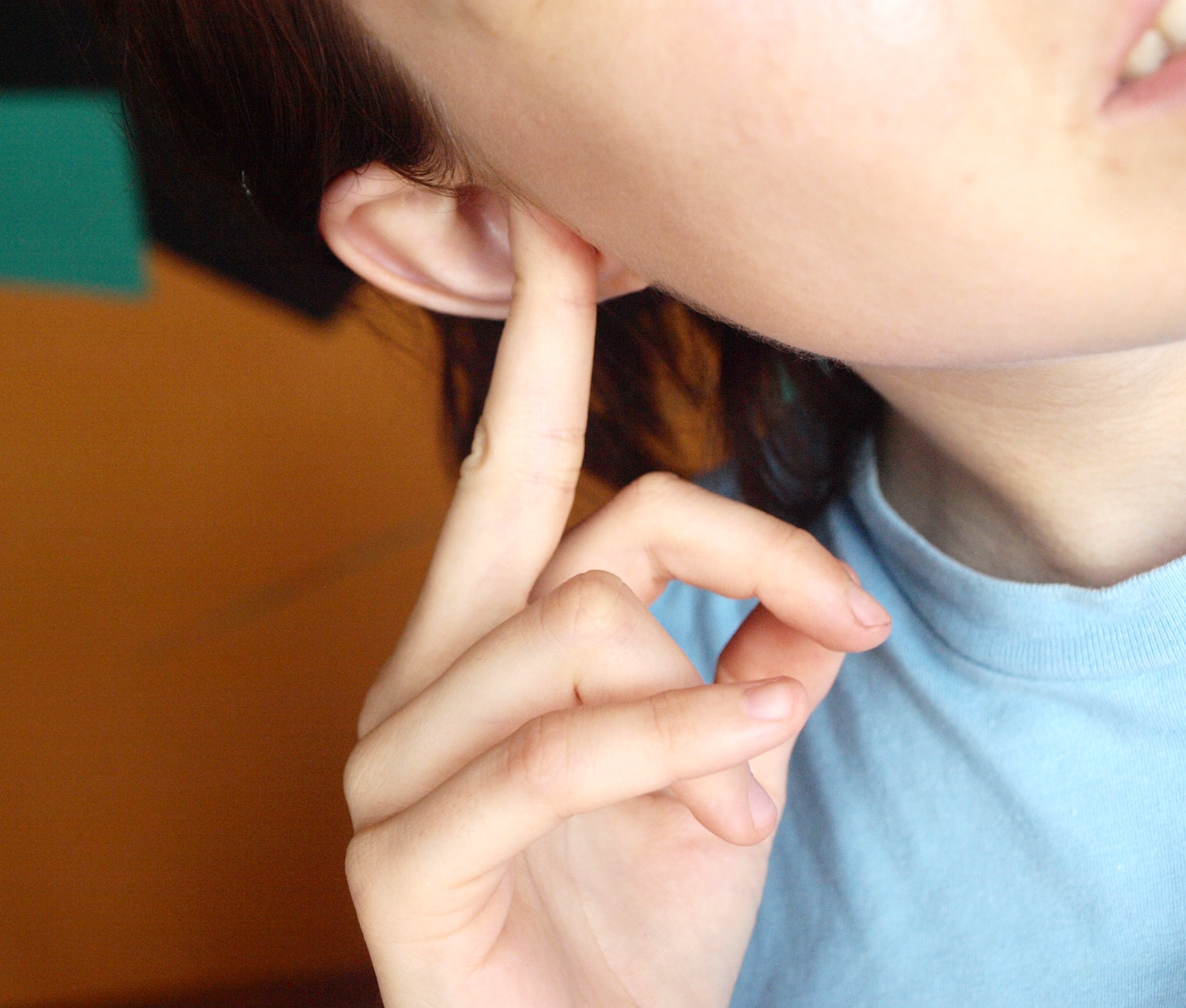 How to get water out of your ear foto