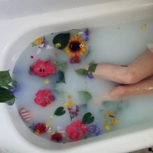 Bathes with essential oils