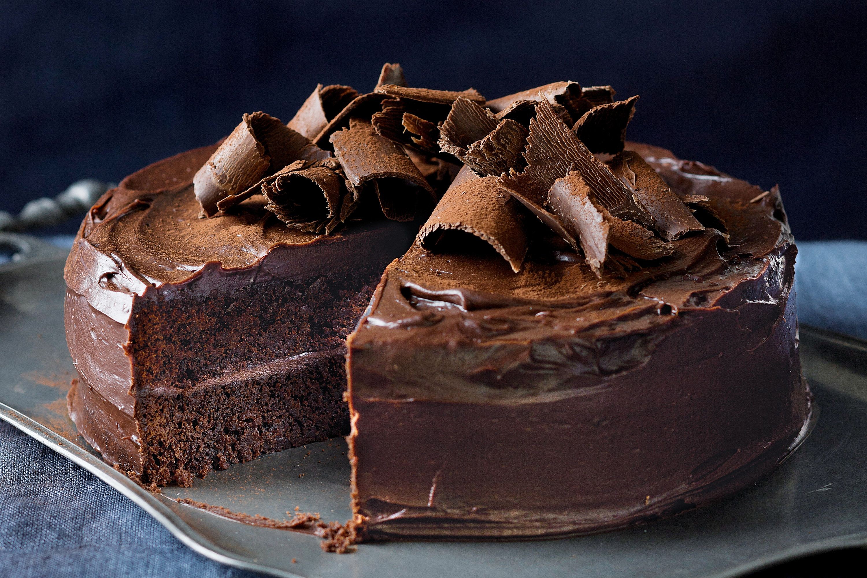 Шоко торт. Торт Брауни шоколадный бисквитный. Чоколейт кейк. Торт Прага Брауни. Кусок шоколадного торта.